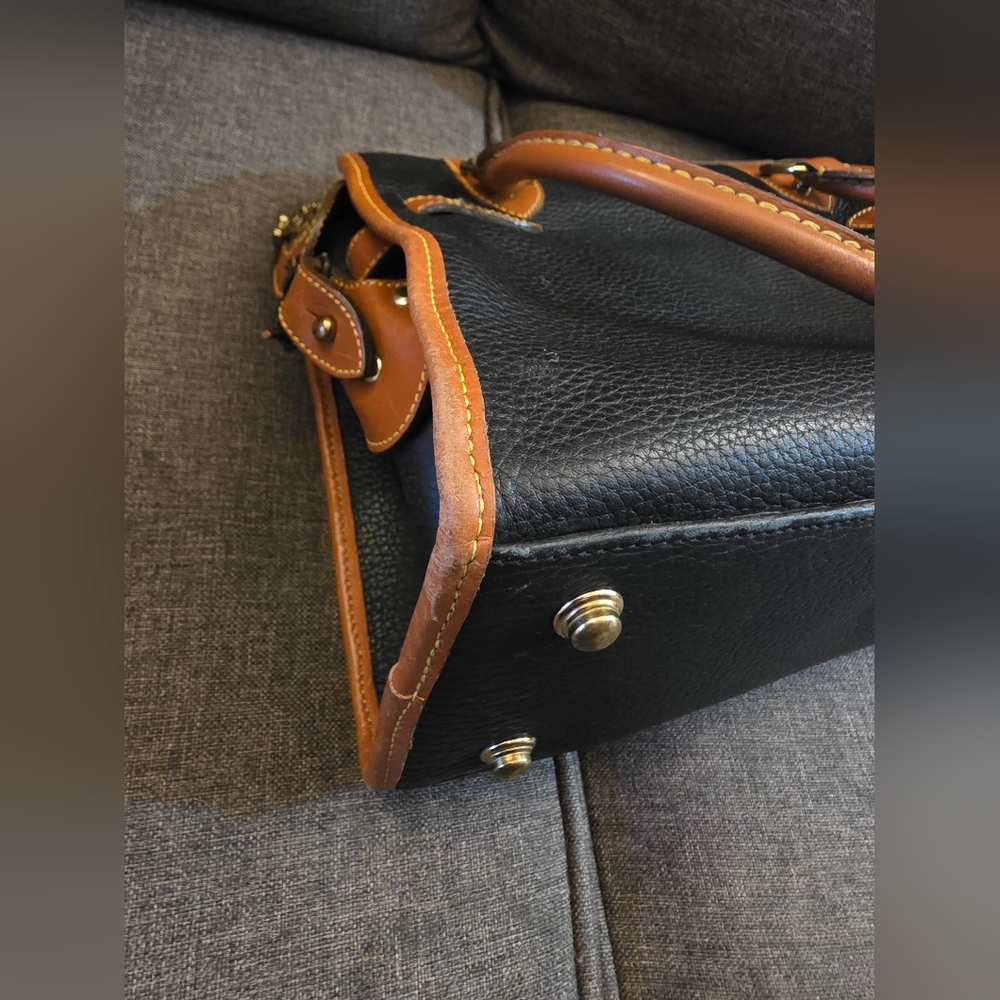 Dooney & Bourke R212 ‘All Weather’ Black-tan Cross-body Zip-top Satchel Handbag - Picture 6 of 12